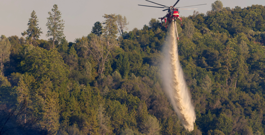ABD’de yangına müdahale eden helikopter düştü