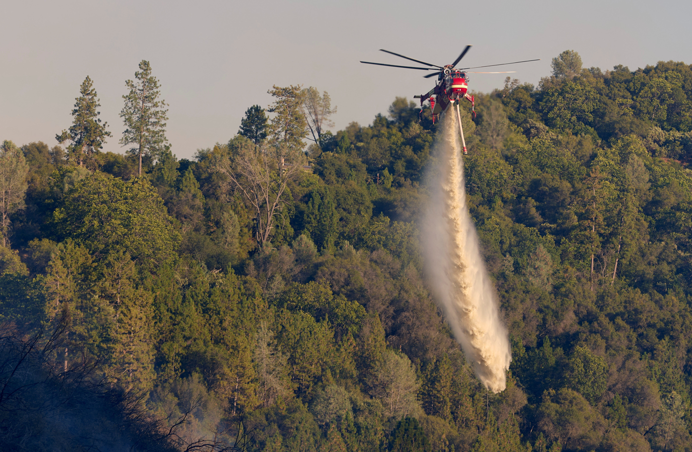 ABD’de yangına müdahale eden helikopter düştü