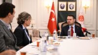 Adalet Bakanı Akın Gürlek, Behçet Oktay ve Uğur Mumcu’nun aileleriyle görüştü