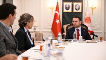 Adalet Bakanı Akın Gürlek, Behçet Oktay ve Uğur Mumcu’nun aileleriyle görüştü