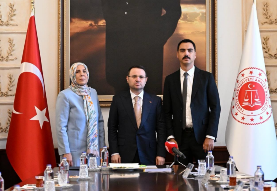 Adalet Bakanı Gürlek, Muhsin Yazıcıoğlu’nun ailesiyle görüştü