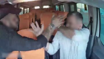Adıyaman’da yol verme kavgası: Minibüs şoförünü defalarca yumrukladılar
