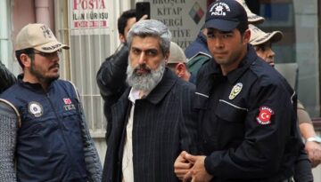 Alparslan Kuytul’un evinde arama yapıyor