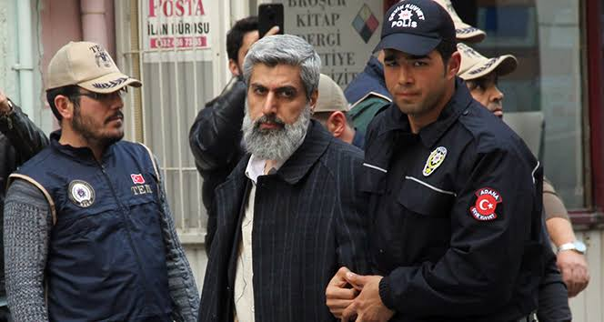 Alparslan Kuytul’un evinde arama yapıyor