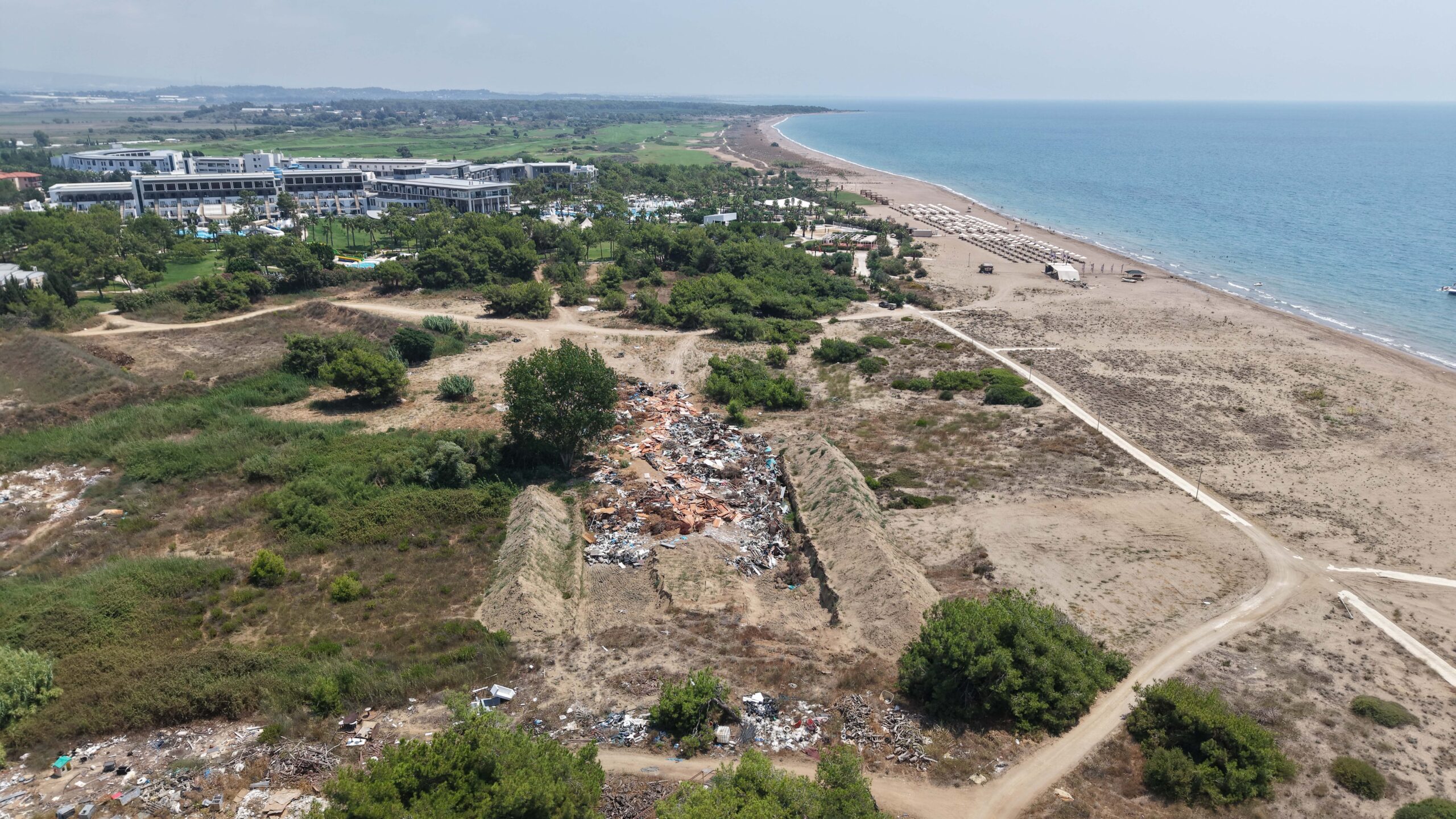 Antalya’da plajı çöplüğe çeviren beş yıldızlı otele para cezası