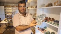 Ayağına taş takıldı, hayatı değişti. Doğadan topladı, 10 yılda sayısı 15 bin oldu