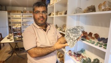 Ayağına taş takıldı, hayatı değişti. Doğadan topladı, 10 yılda sayısı 15 bin oldu