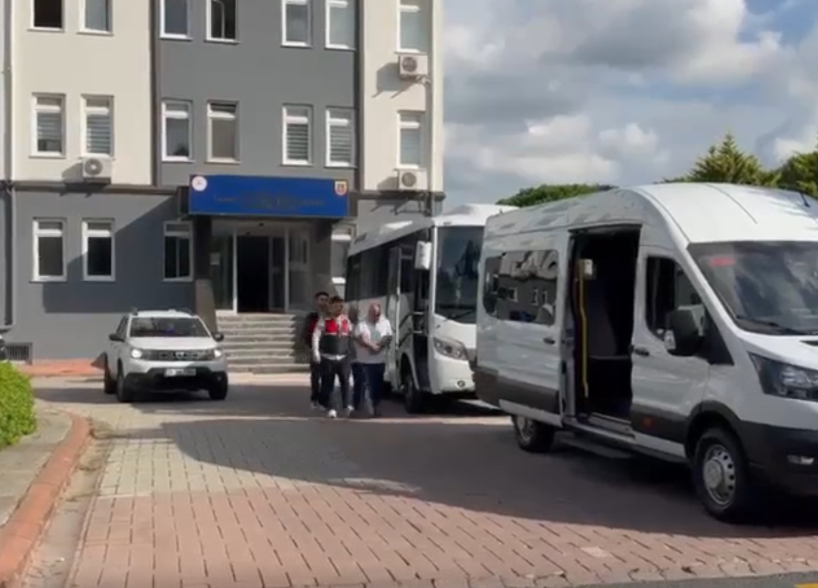 Bakan Akın Gürlek’in adını kullanmışlar. Sahte MİT’çilerden “Davanızı çözeriz” oyunu