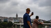 Balkanlardan geliyor, gökyüzünü kara bulutlar kaplayacak. İstanbul’da bu günlere dikkat