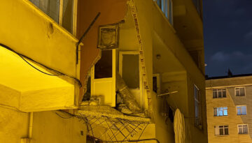 Balkon çöktü, 5 katlı bina boşaltıldı