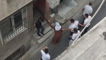 Beyoğlu’nda fön parasını vermek istemedi, taş ve sopalarla evini bastılar