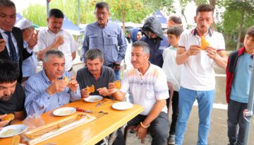Bir oturuşta 1 kilo bal yedi. Yermedi, ”Daha yok mu” dedi