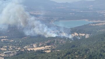 Çanakkale’de tarım arazisi ve merada yangın