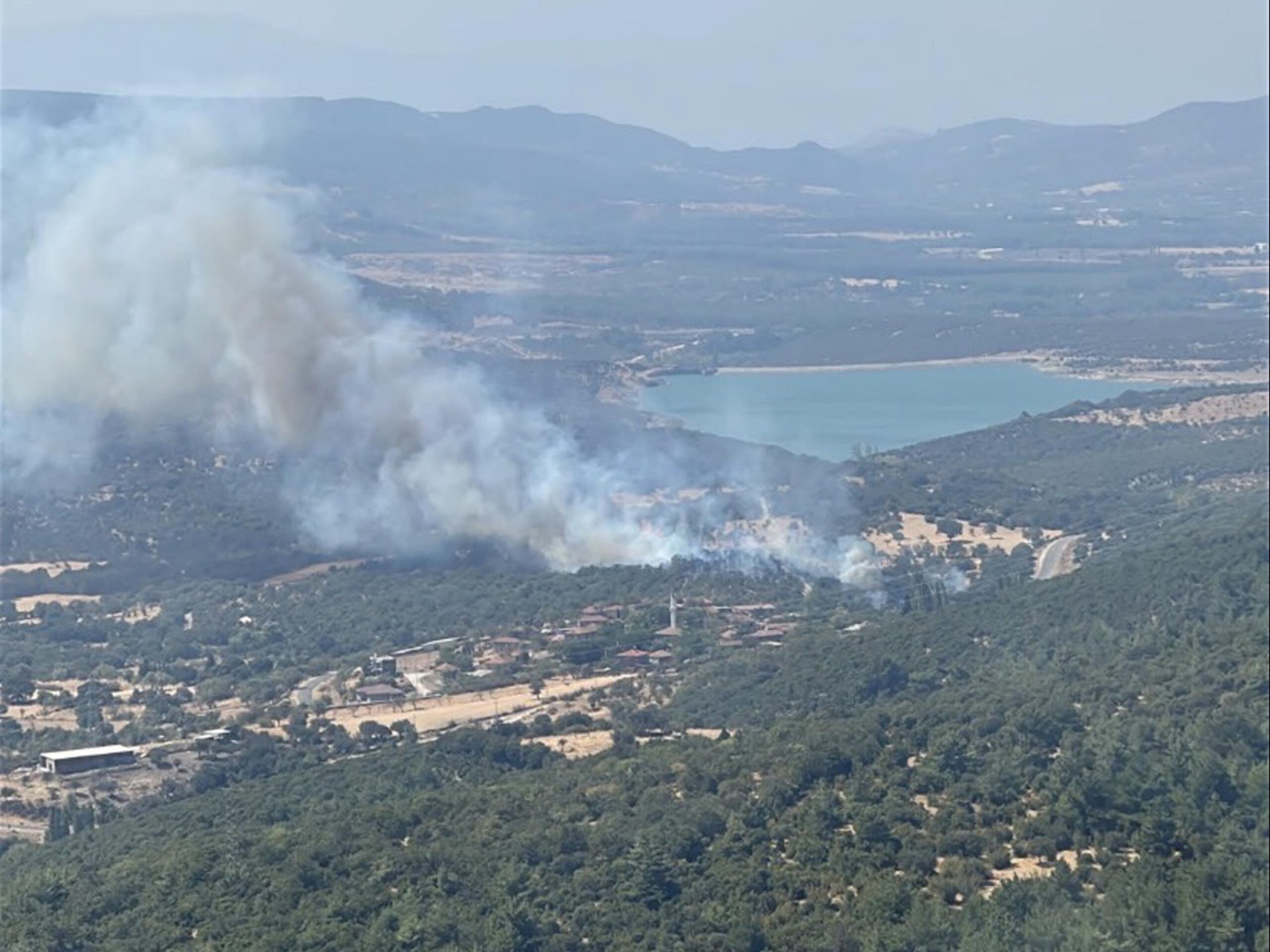 Çanakkale’de tarım arazisi ve merada yangın