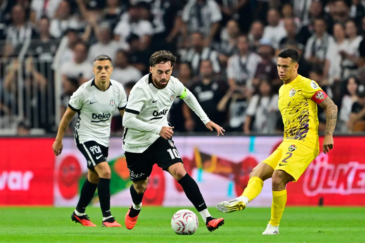 CANLI | Beşiktaş taraftarı önünde sahada