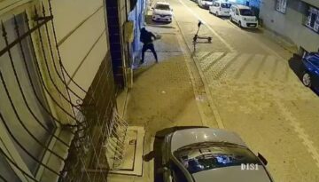 Dehşet anları: Eski sevgili binayı kundaklayıp camları kırdı