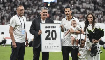 Dolmabahçe’de Necip Uysal’a veda