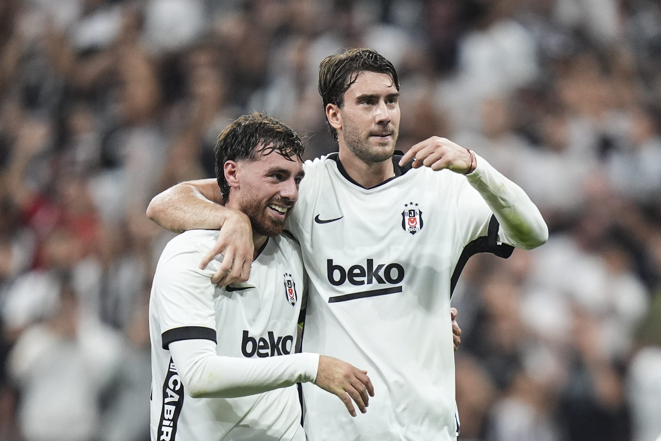 Dolmabahçe’de Vlahovic’in gecesi. 8 gollü maçta Beşiktaş, Çorum FK’yı farklı geçti