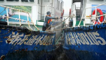 Dolphin Tayfunu Japonya’yı vurdu, Çin limanları kapattı