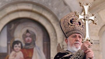 Ermenistan’da kilise ile hükümet arasındaki kavga mahkemeye taşındı