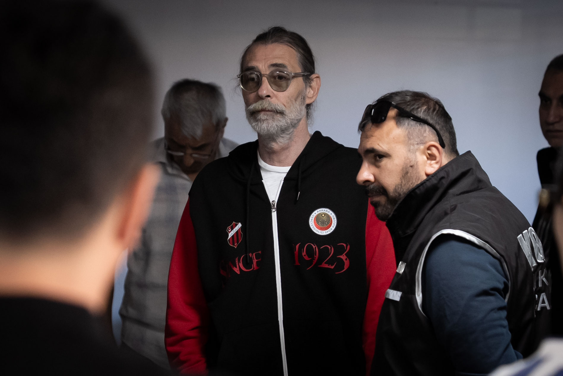 Etimesgut Belediyesi’ne operasyon. Tutuklanan Erdal Beşikcioğlu görevden uzaklaştırıldı