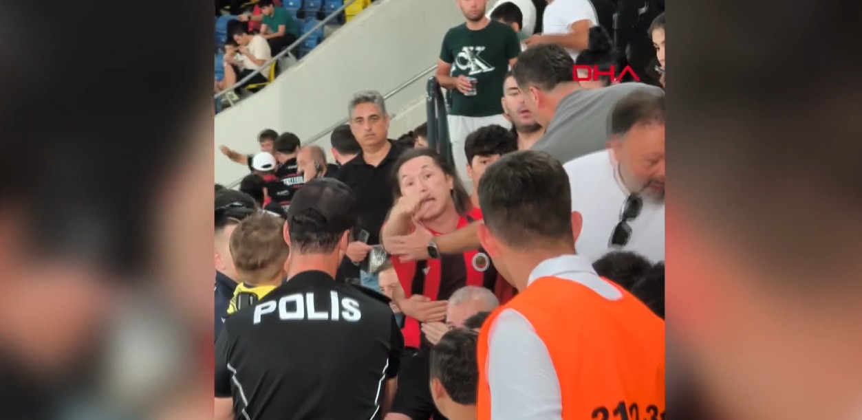 Fenerbahçe forması çıkarttırılan çocuk İçin soruşturma: Başsavcılıktan gözaltı kararı!