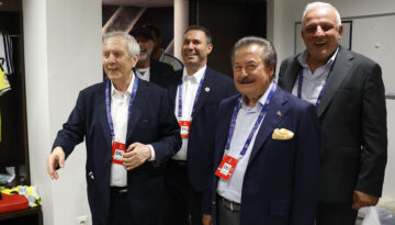 Fenerbahçe Lyon’u eledi, başkan Aziz Yıldırım hemen soyunma odasına indi