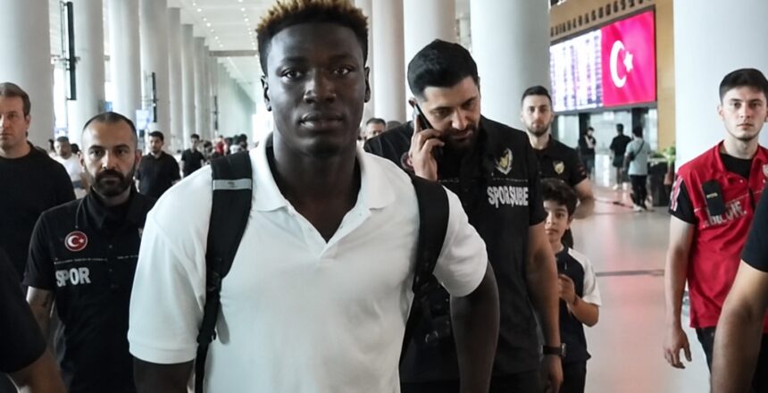 Fenerbahçe’nin yeni transferi Kojo Peprah Oppong, İstanbul’a geldi