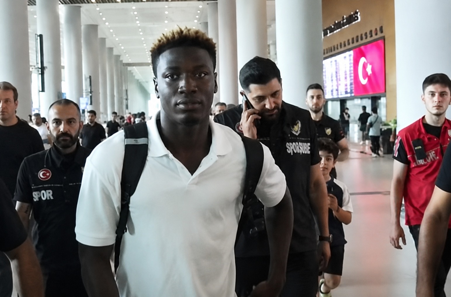 Fenerbahçe’nin yeni transferi Kojo Peprah Oppong, İstanbul’a geldi