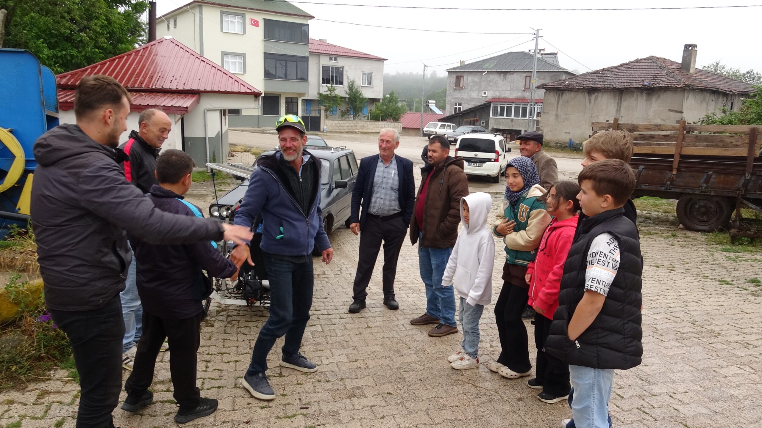Fransız gezgin bisikletle Çin’e gidiyordu. Türkiye’de mola verdi, içtiği çaya hayran oldu