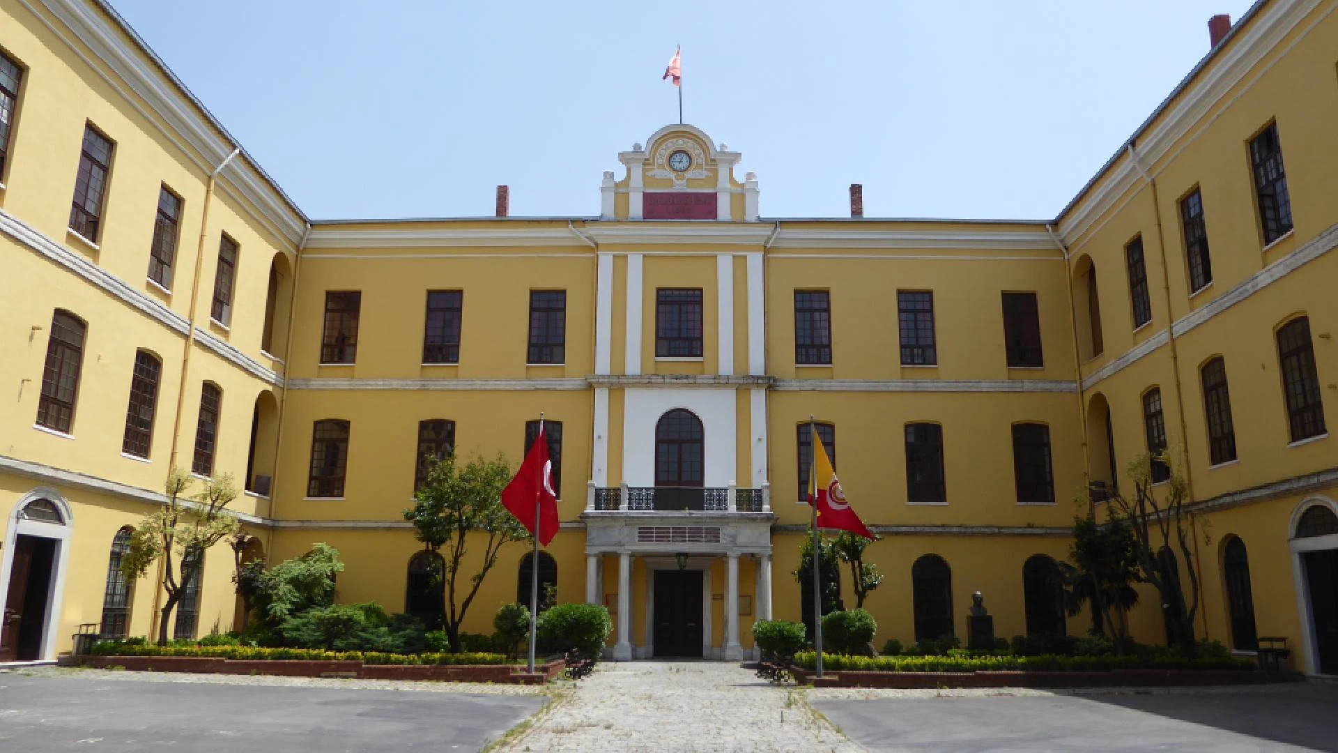 Galatasaray Lisesi’ne girişe yeni düzenleme. Sınav zorunluluğu geldi