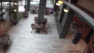 Garson robot kendini merdivenlerden attı. Çalışma stresi yaşayan robota 3 gün izin verildi