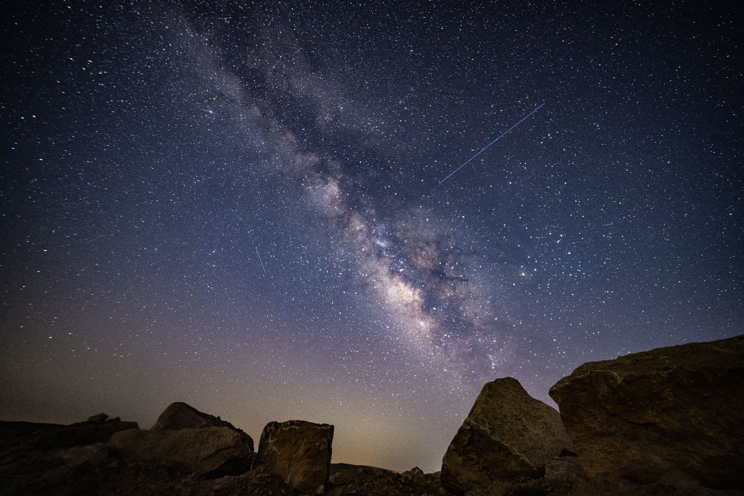Gökyüzünde görsel şölen. Perseid meteor yağmuru geceyi aydınlattı