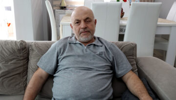 Gözlükten kurtulmak istedi, akıllı lens taktırdı. Gözünü tamamen kaybetti