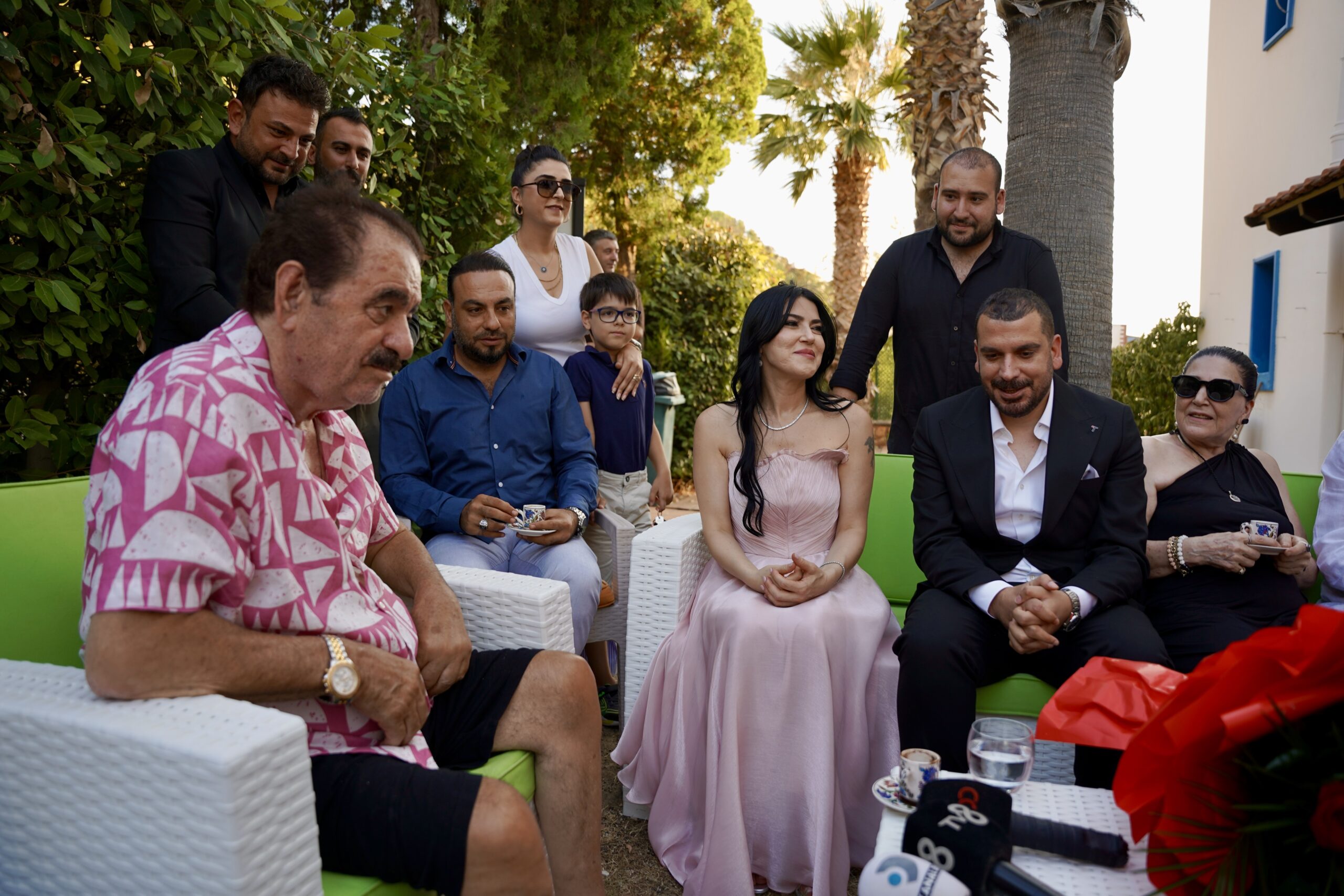 İbrahim Tatlıses’in mutlu günü. Evinde manevi kızına isteme töreni yapıldı