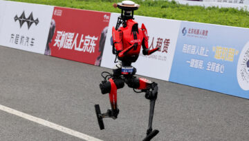 İnsansı robot Usain Bolt’un 17 yıllık rekorunu kırdı