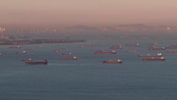İstanbul açıklarındaki tanker yoğunluğu havadan görüntülendi