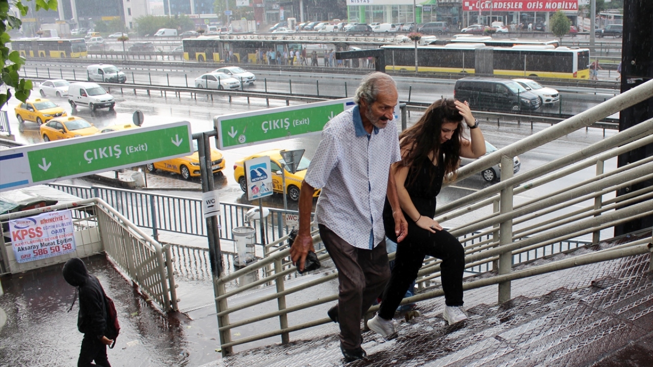 İstanbul’da sonbahar provası. Hava bir anda soğuyacak, sağanak bastıracak