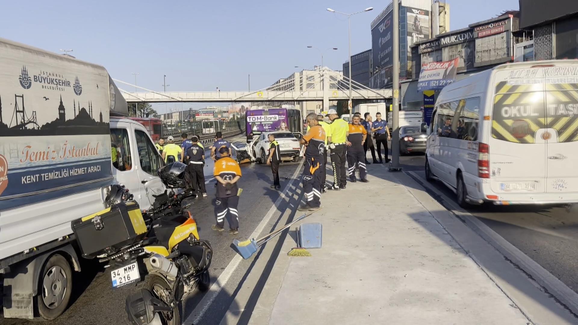Küçükçekmece’de D-100’de feci kaza. Üç kişi öldü, yaralılar var