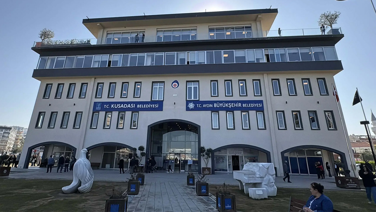 Kuşadası Belediyesi’ne yeni operasyon. Yeni Partili milletvekilinin kızı ve damadı da gözaltında