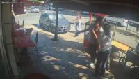 “Laf atma” kavgasında araya giren kişi öldü. Güvenlik kamerası görüntüleri ortaya çıktı