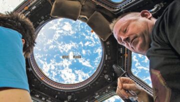 NASA astronotu ilk kez anlattı. “Makineli tüfek gibiydi, Dünya’ya dönemeyebiliriz diye düşündüm”