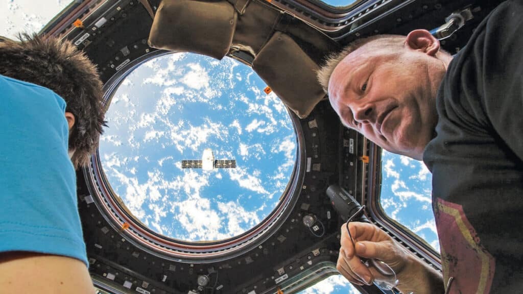 NASA astronotu ilk kez anlattı. “Makineli tüfek gibiydi, Dünya’ya dönemeyebiliriz diye düşündüm”