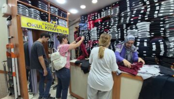 Okul kıyafetlerinde yeni dönem. Zorunluluk geri getirildi, veliler dikkat