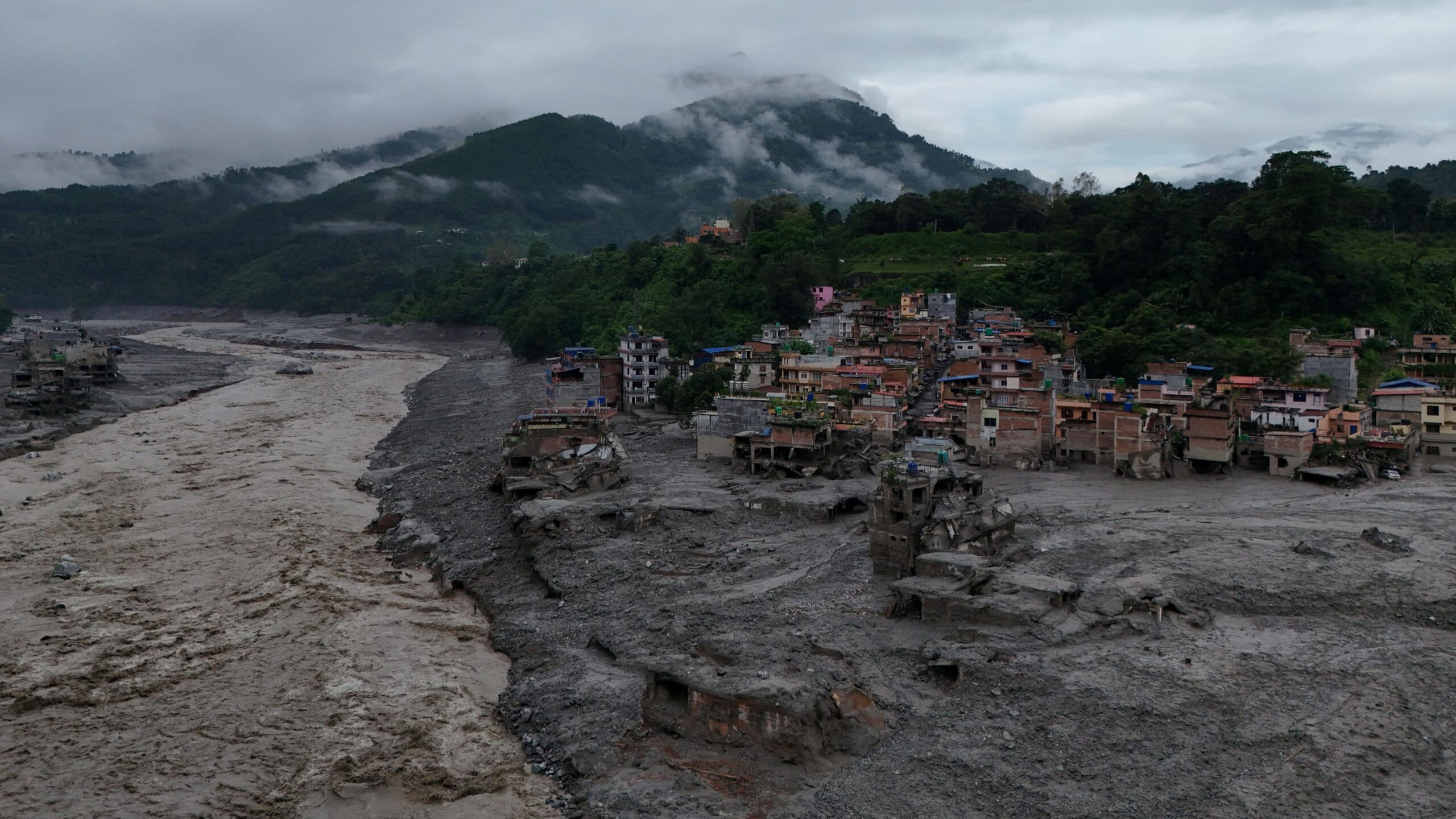 Önce deprem sanıldı, ardından sular geldi. Nepal’deki felaketin gerçek nedeni ne?