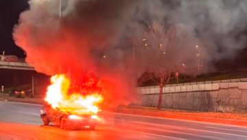 Otomobil seyir halinde alev aldı, sürücü yaralı kurtuldu