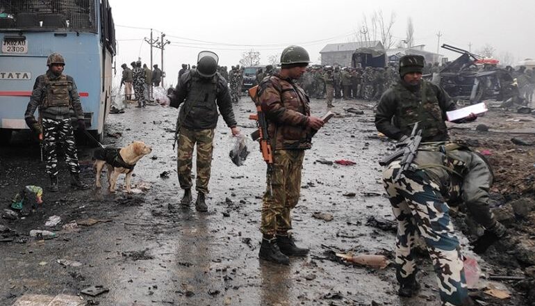 Pakistan’da karakola intihar saldırısı. En az 17 kişi hayatını kaybetti