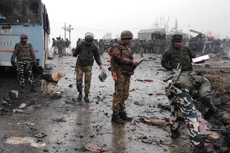 Pakistan’da karakola intihar saldırısı. En az 17 kişi hayatını kaybetti