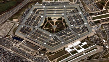 Pentagon, kendi gazetesinin tepe yönetimini tasfiye etti