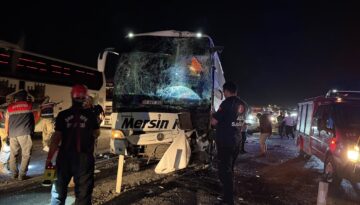 Şanlıurfa’da iki yolcu otobüsü çarpıştı, 13 kişi yaralandı